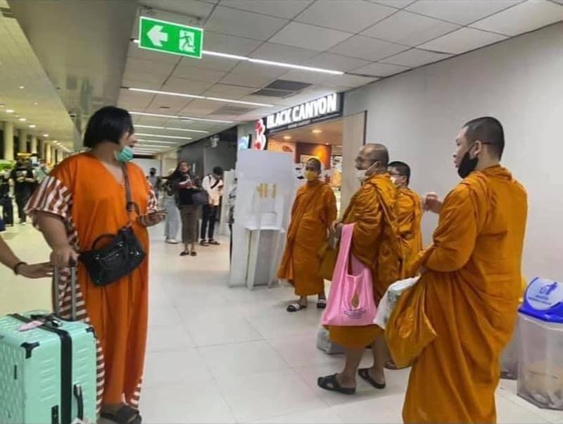 เอแคลร์ จือปาก