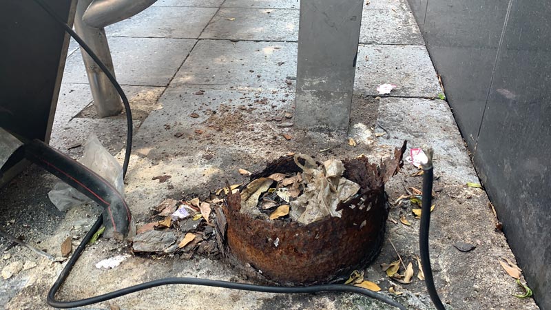 ป้ายรถเมล์ถล่ม