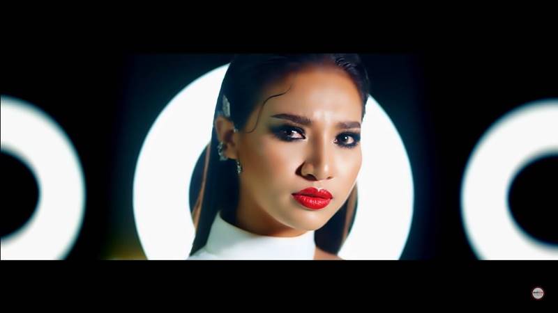 รักควรมีสองคน