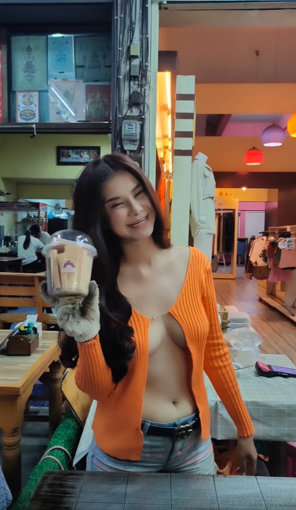 น้องโอลีฟ แม่ค้าโตเกียวเชียงใหม่