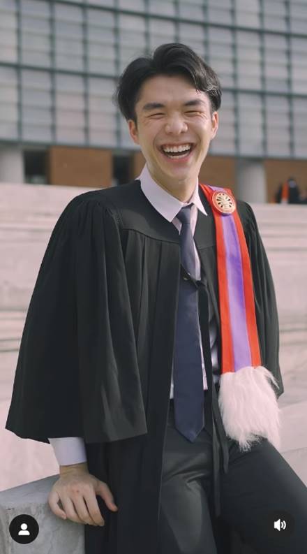 ถ่ายรูปชุดครุย