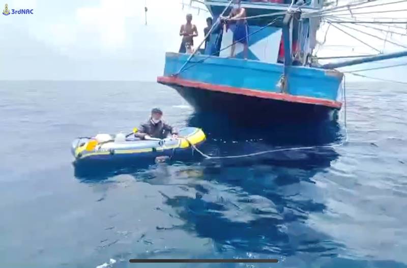 พายเรือกลางทะเล