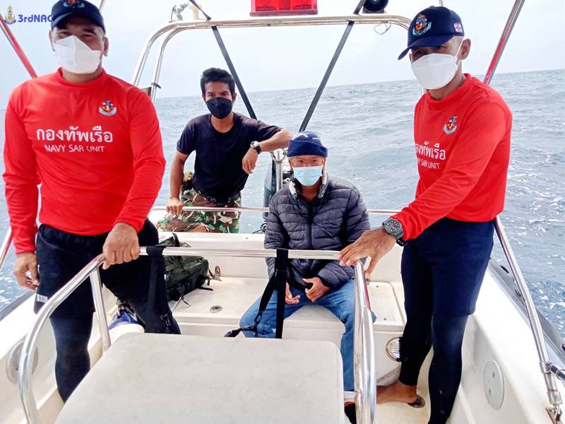 พายเรือกลางทะเล