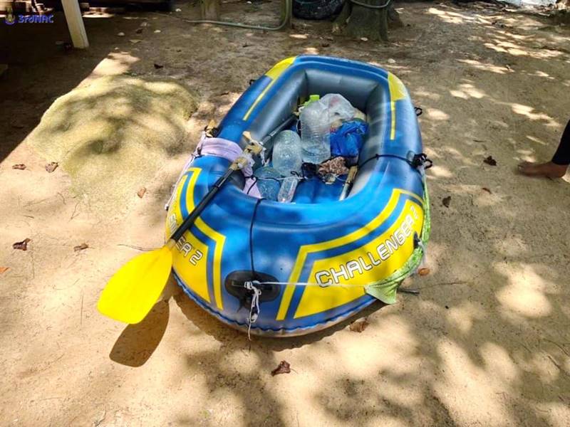 พายเรือกลางทะเล