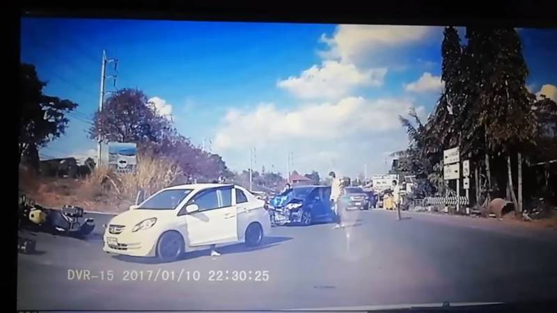 รถชนเขาค้อ