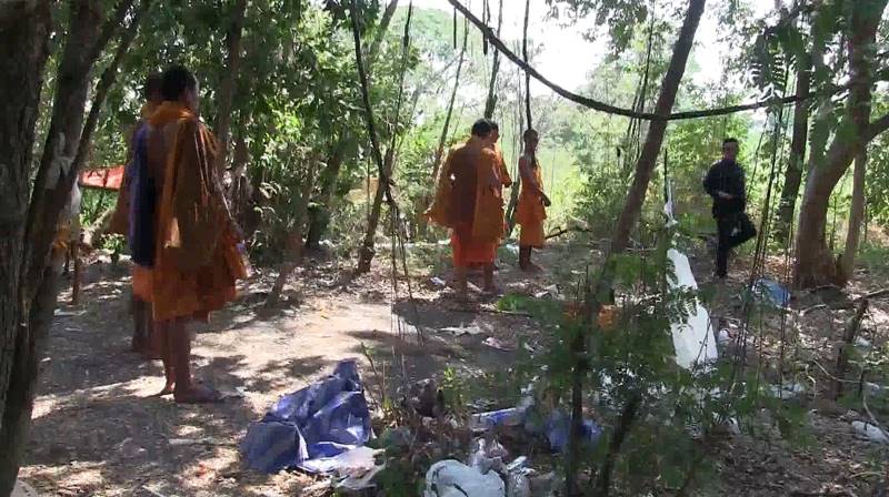 พระต่างด้าว