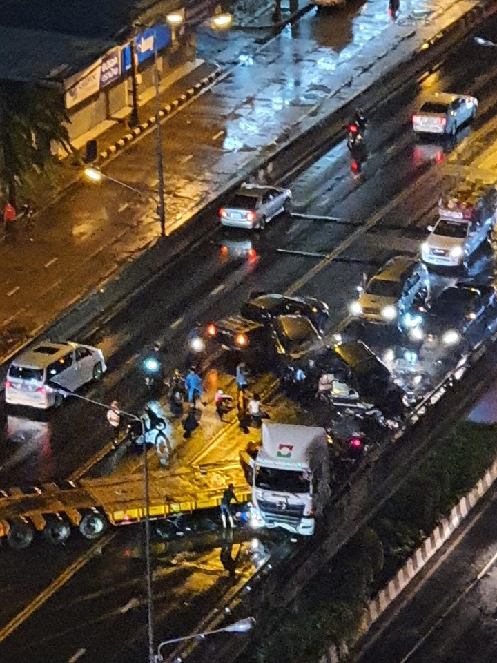 รถชนแยกแคราย