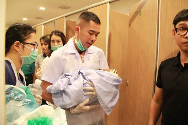 ทารกถูกทิ้งในห้องน้ำ