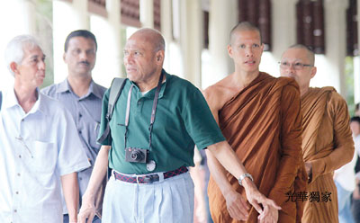 ซึ้งในรสพระธรรม พระลูกเศรษฐีมาเลย์ทิ้งสมบัติ ขออยู่ใต้ร่มกาสาวพักตร์