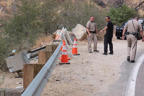 นักศึกษาขับรถตกเหว