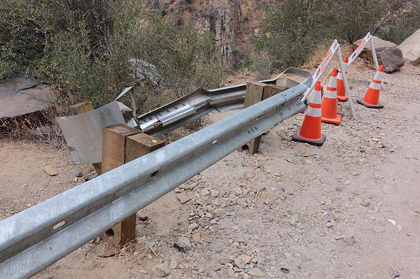 นักศึกษาขับรถตกเหว