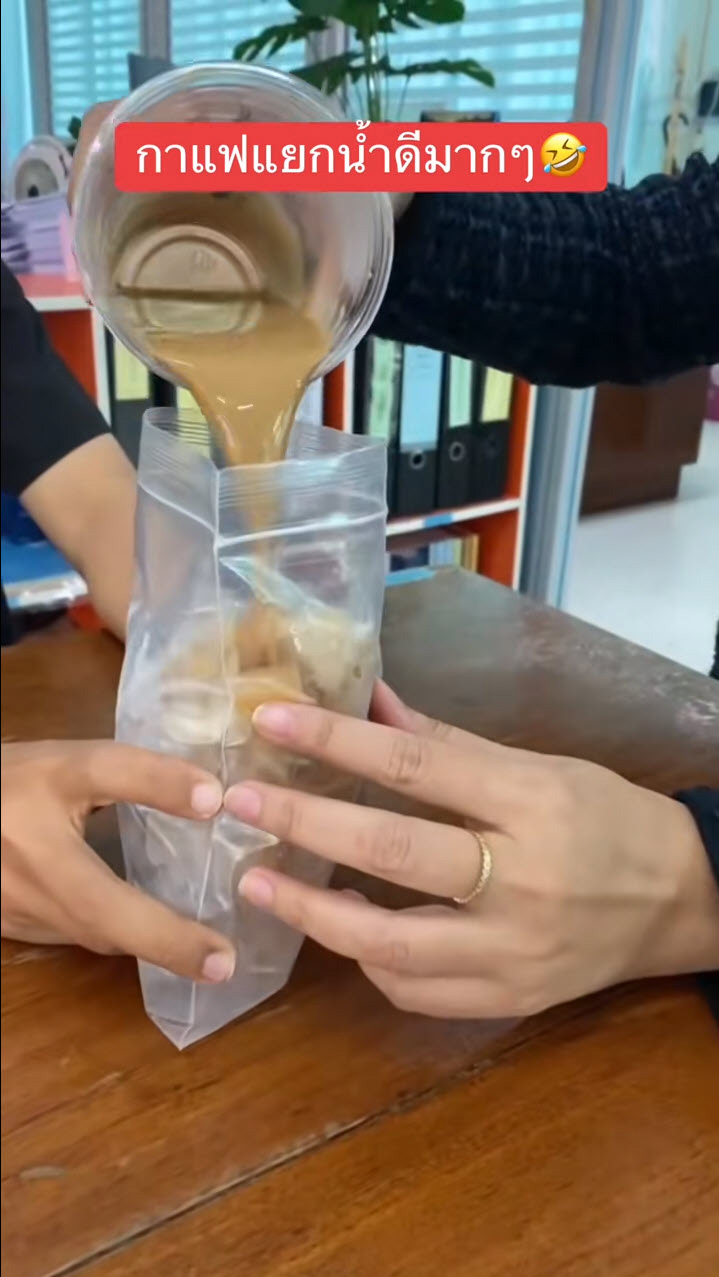 สั่งกาแฟแยกน้ำแข็ง แต่กลับเทผิด ลูกน้องสิ้นหวังมาก