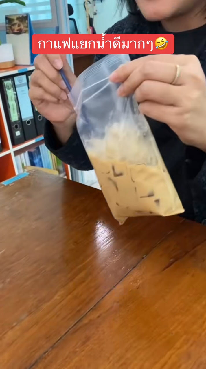 สั่งกาแฟแยกน้ำแข็ง แต่กลับเทผิด ลูกน้องสิ้นหวังมาก