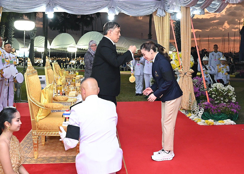 ในหลวง ราชินี