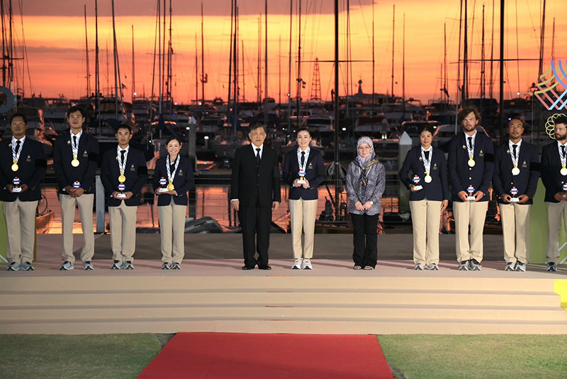 ในหลวง ราชินี