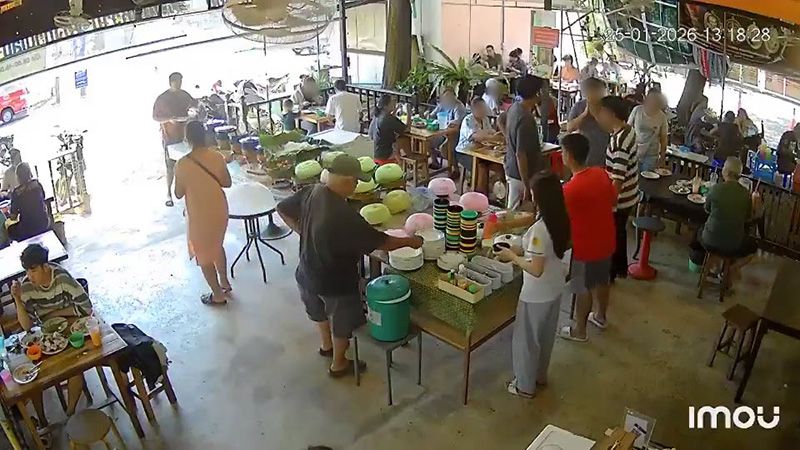 แม่เดือด ลูกชายเจอคนด่าเหวอกลางร้าน