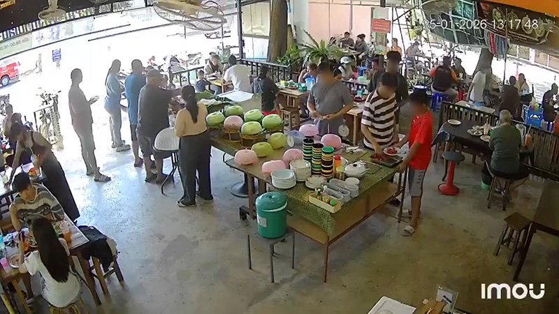 แม่เดือด ลูกชายเจอคนด่าเหวอกลางร้าน