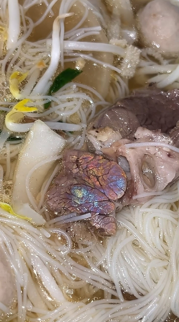 เนื้อสีรุ้ง