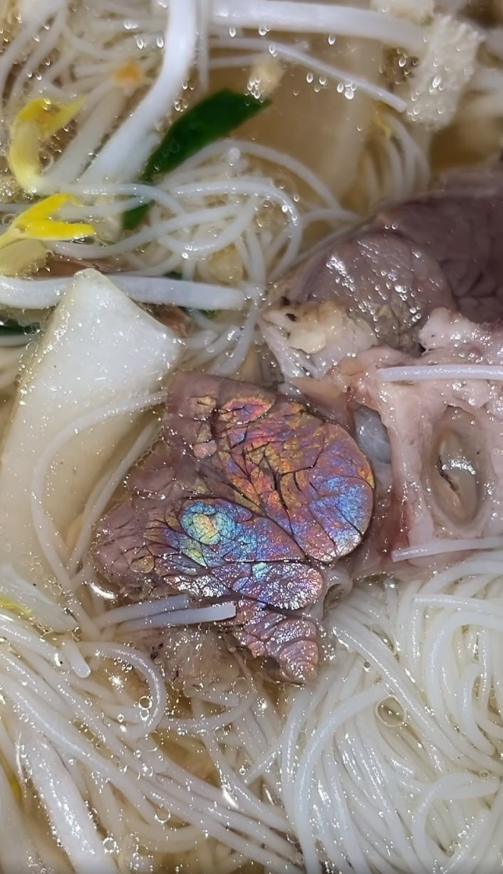 เนื้อสีรุ้ง