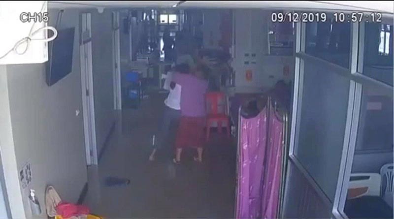 หมอถูกกรรไกแทงคอ