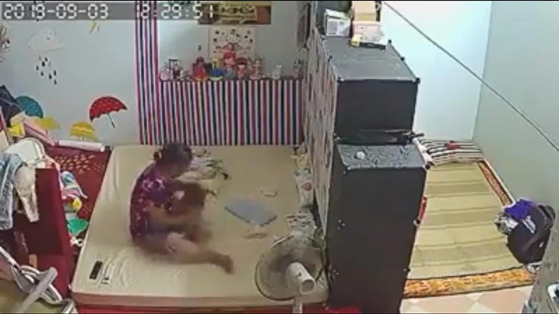 พี่เลี้ยงทารุณเด็ก