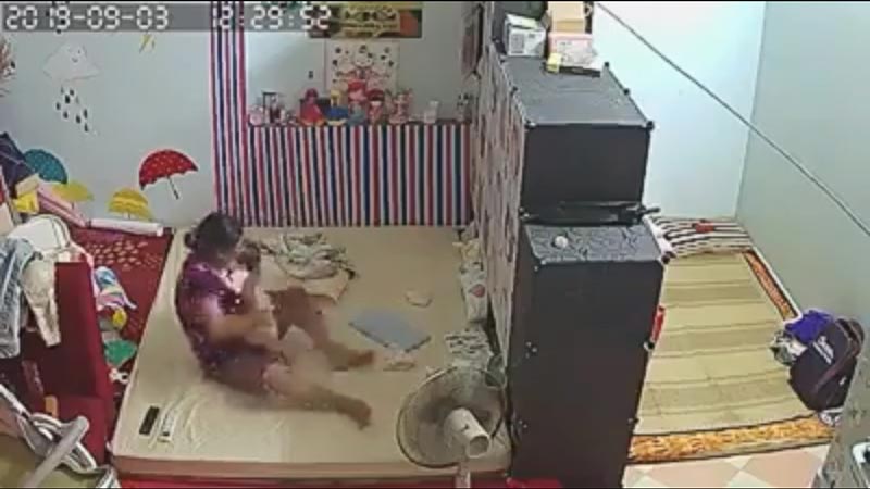 พี่เลี้ยงทารุณเด็ก