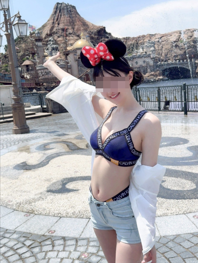 สาวญี่ปุ่นลงภาพเซ็กซี่ ในสวนสนุก