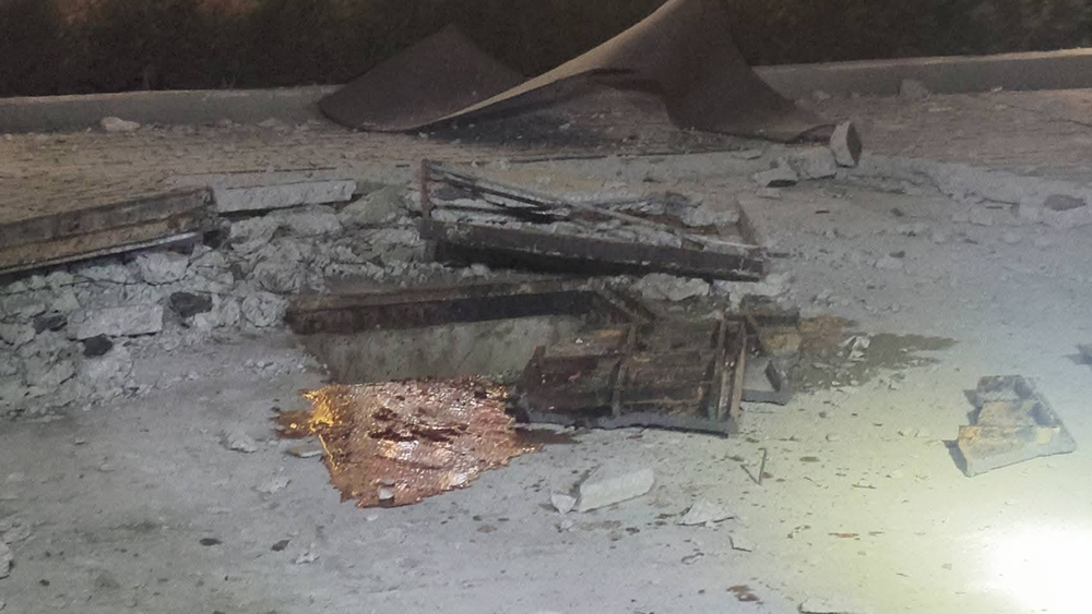 ช่างเชื่อมฝาท่อห้างดัง เจอแรงระเบิดอัดร่าง