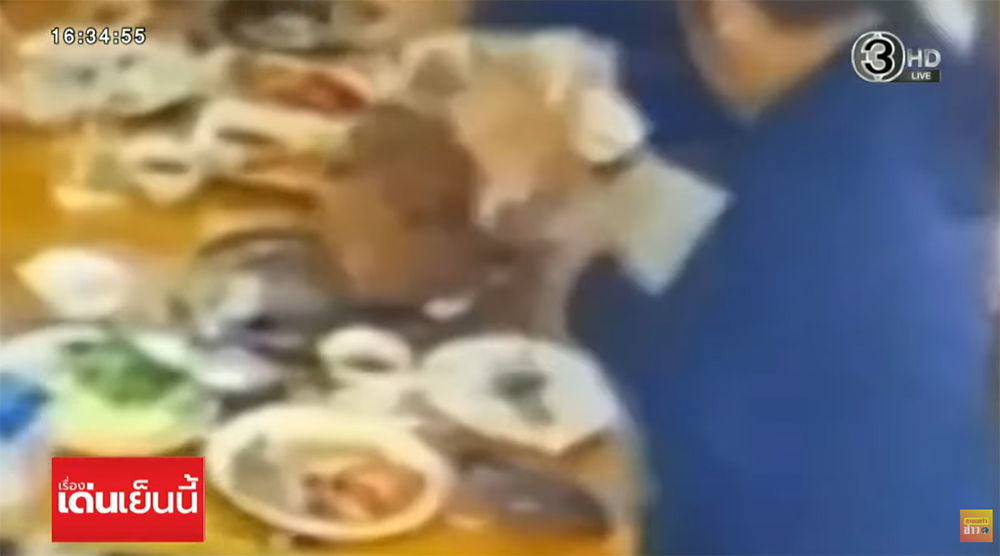 หม้อไฟคว่ำลวกลูกค้า