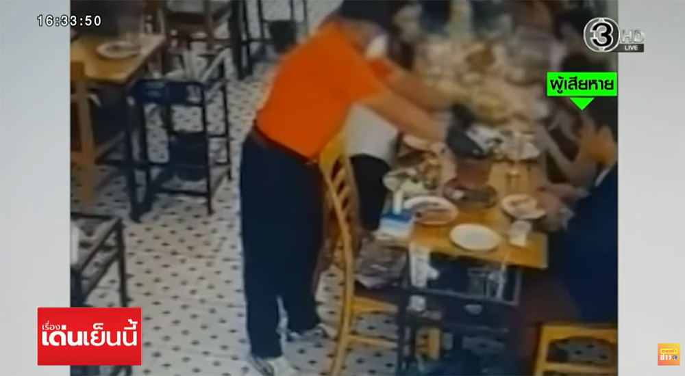 หม้อไฟคว่ำลวกลูกค้า