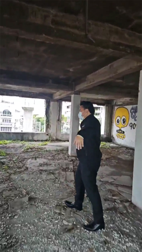 คนเร่ร่อนเก็บโทรศัพท์ เอาไปถ่ายโครงกระดูก