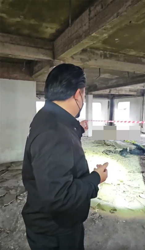 คนเร่ร่อนเก็บโทรศัพท์ เอาไปถ่ายโครงกระดูก