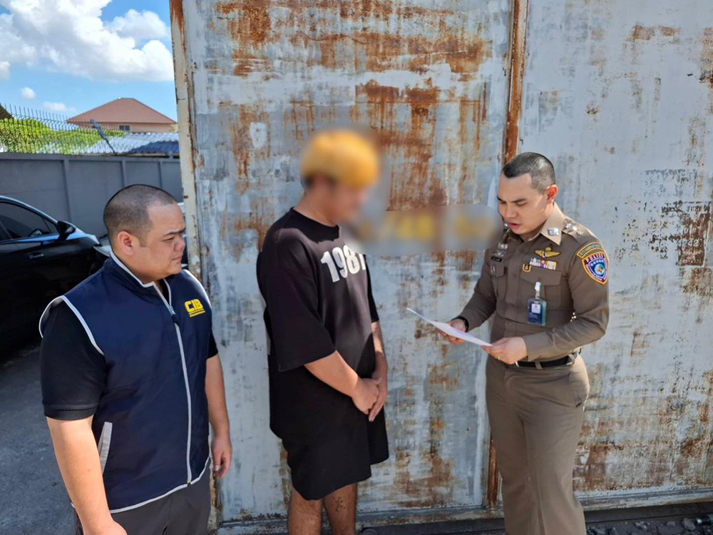 ทลายโกดังของปลอม สวมแบรนด์ดังเพียบ