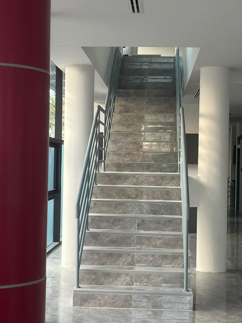 บันได อาคารใหม่ สน.สุทธิสาร