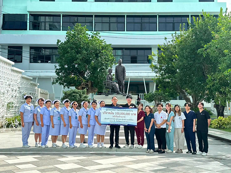 บริจาคเงิน 100 ล้าน ให้โรงพยาบาล