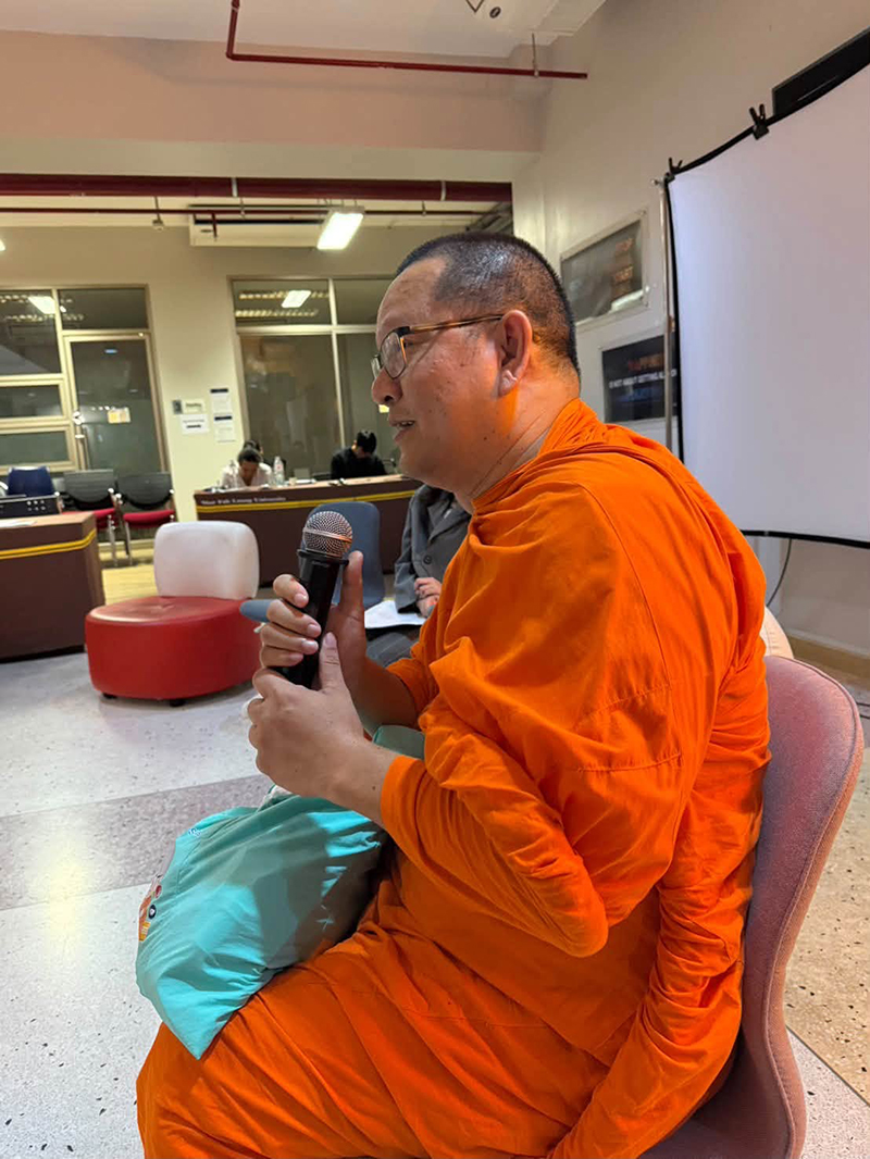 พระ เผย โรงแรมไม่ให้เข้าพัก