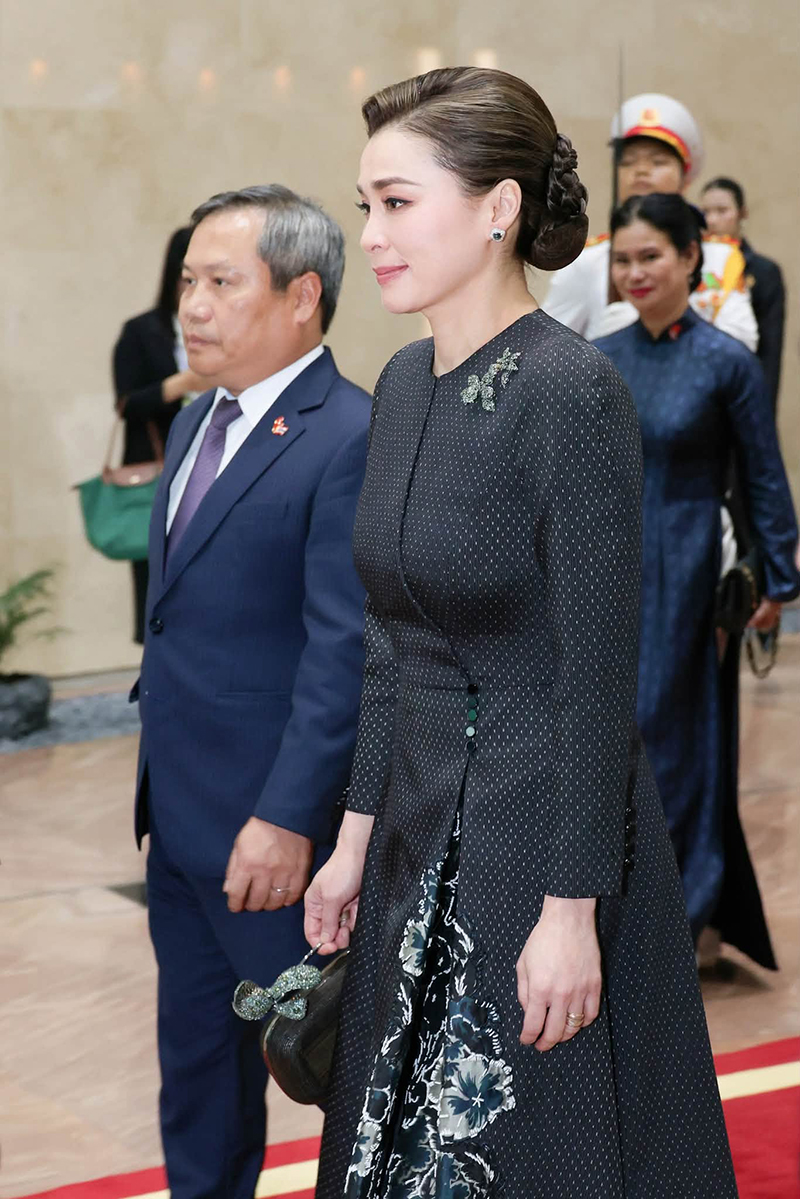 สมเด็จพระนางเจ้าฯ พระบรมราชินี