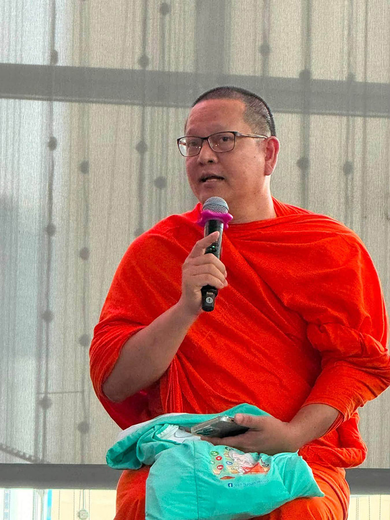 พระ เผย โรงแรมไม่ให้เข้าพัก