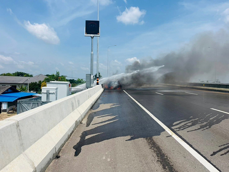 ไฟไหม้รถยนต์ บนทางด่วน M81