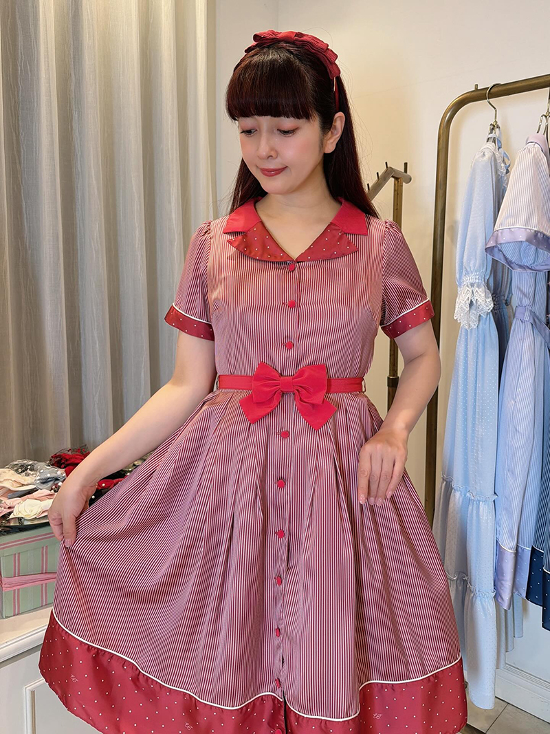 นางแบบหน้าเด็ก จนโดนตรวจบัตร