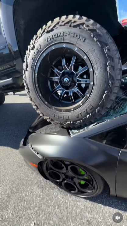 กระบะ ทับ แลมโบกินี่