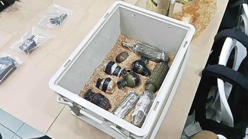 จับคนจีน พบคลังแสงอาวุธสงคราม
