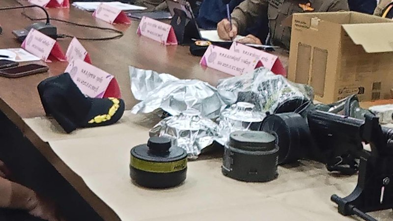 จับคนจีน พบคลังแสงอาวุธสงคราม