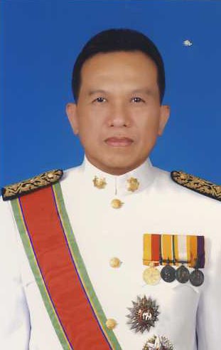 นริศร ทองธิราช