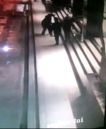 คลิปคนร้ายแทงเหยื่อ ปล้น iPad 