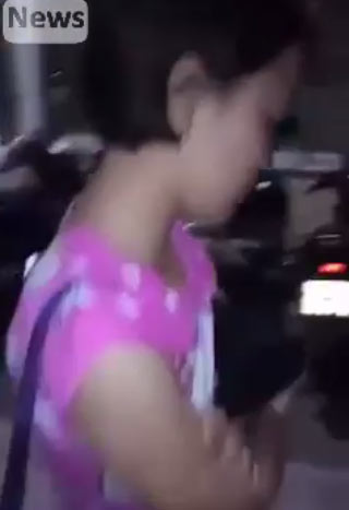 หนุ่มเดินไปส่งเมียให้ชายชู้