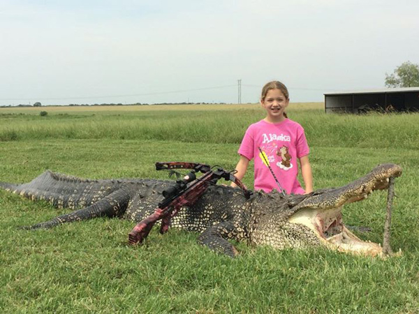 เด็กหญิง 10 ขวบ ล่าจระเข้