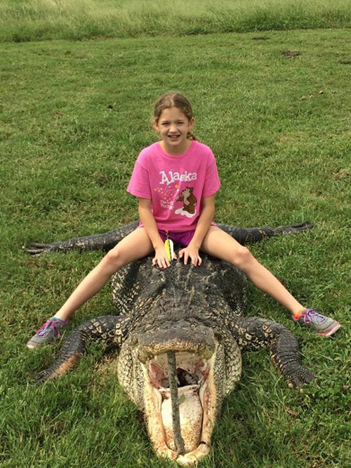 เด็กหญิง 10 ขวบ ล่าจระเข้