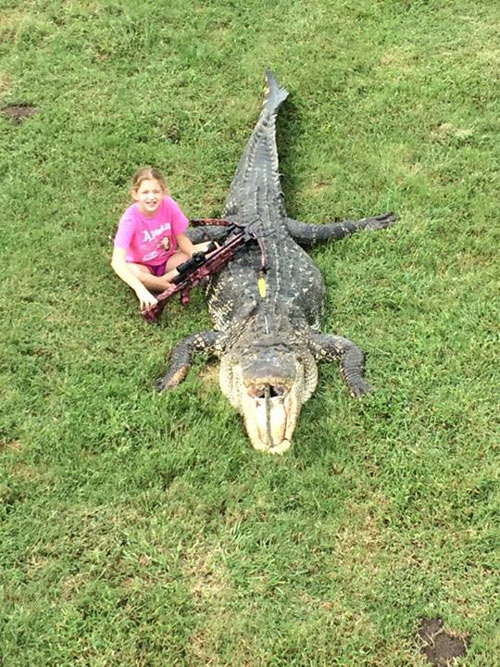 เด็กหญิง 10 ขวบ ล่าจระเข้