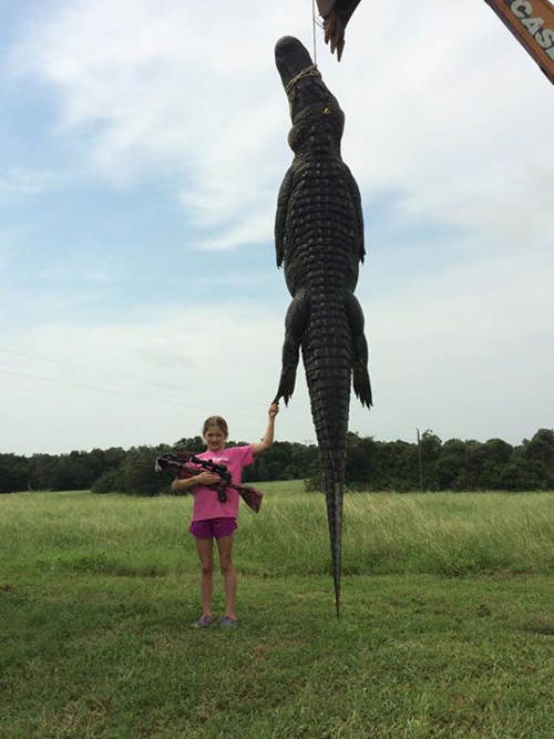 เด็กหญิง 10 ขวบ ล่าจระเข้